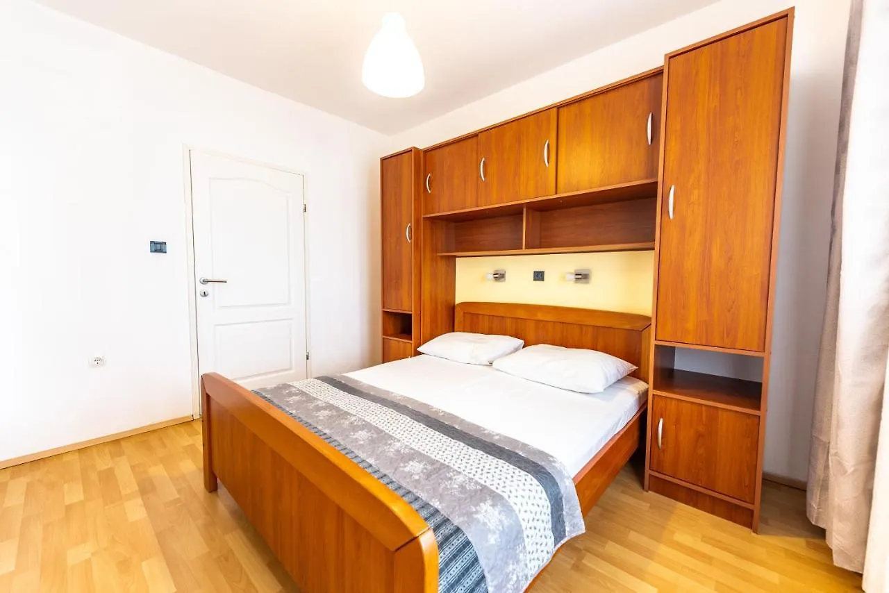 Apartments Lili Pag Town
