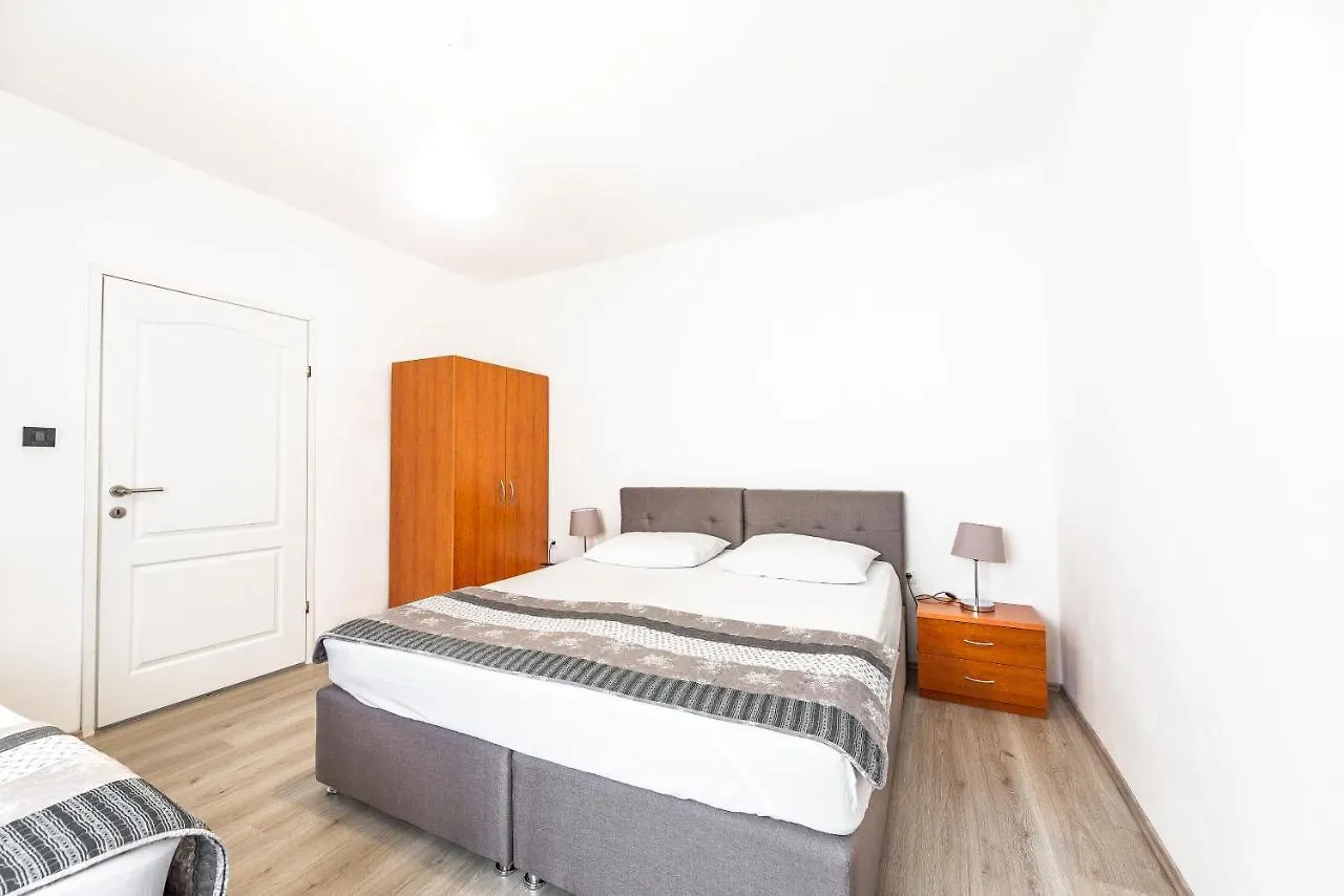 Apartments Lili Pag Town