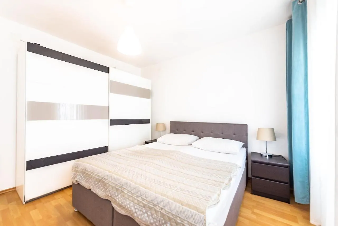 Apartments Lili Pag Town